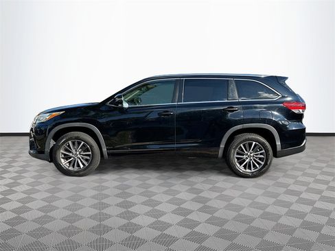 Used 2017 Toyota Highlander XLE image 9