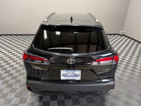 Used 2024 Toyota Corolla Cross XLE image 10