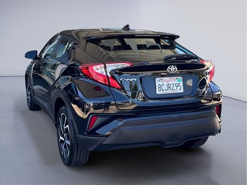 Used 2018 Toyota C-HR XLE FWD image 4