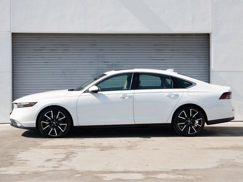 Used 2023 Honda Accord Touring image 6