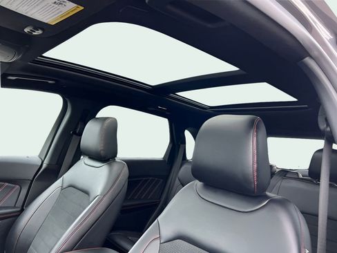 Used 2023 Ford Edge ST-Line AWD/4WD image 9