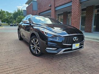 Used 2017 INFINITI QX30 Premium w/ Technology Package image 1