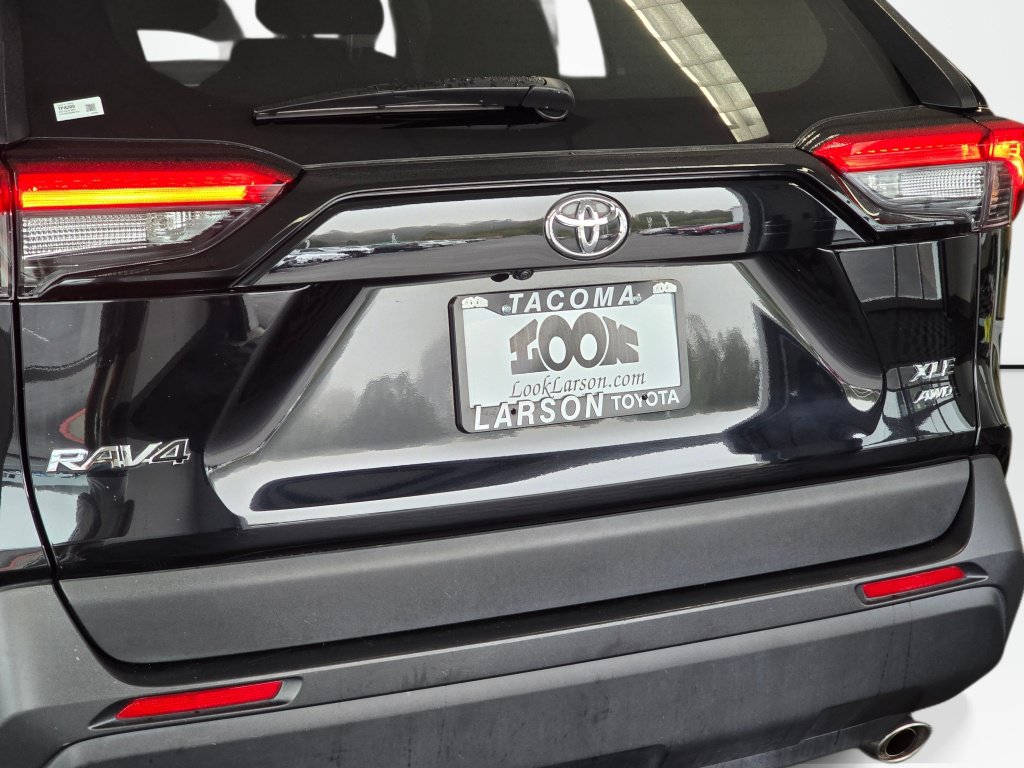 Used 2025 Toyota RAV4 XLE AWD/4WD image 13