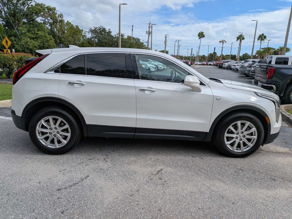 Certified 2019 Cadillac XT4 Luxury FWD image 3