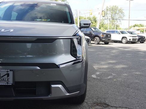 Used 2024 Kia EV9 Light Long Range RWD image 15