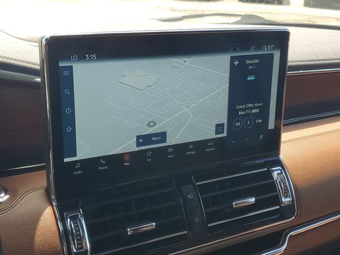 Certified 2023 Lincoln Navigator Reserve AWD/4WD image 16