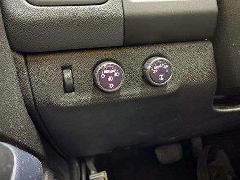 Used 2018 Chevrolet Colorado Z71 AWD/4WD image 38