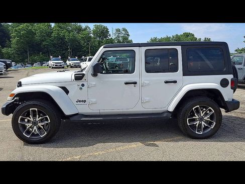 Used 2024 Jeep Wrangler Unlimited w/ Convenience Group AWD/4WD image 5