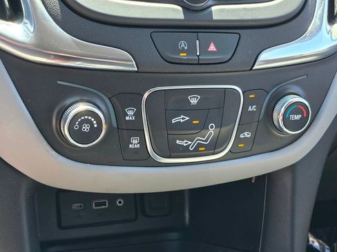 Used 2024 Chevrolet Equinox LS w/ LS Convenience Package FWD image 22