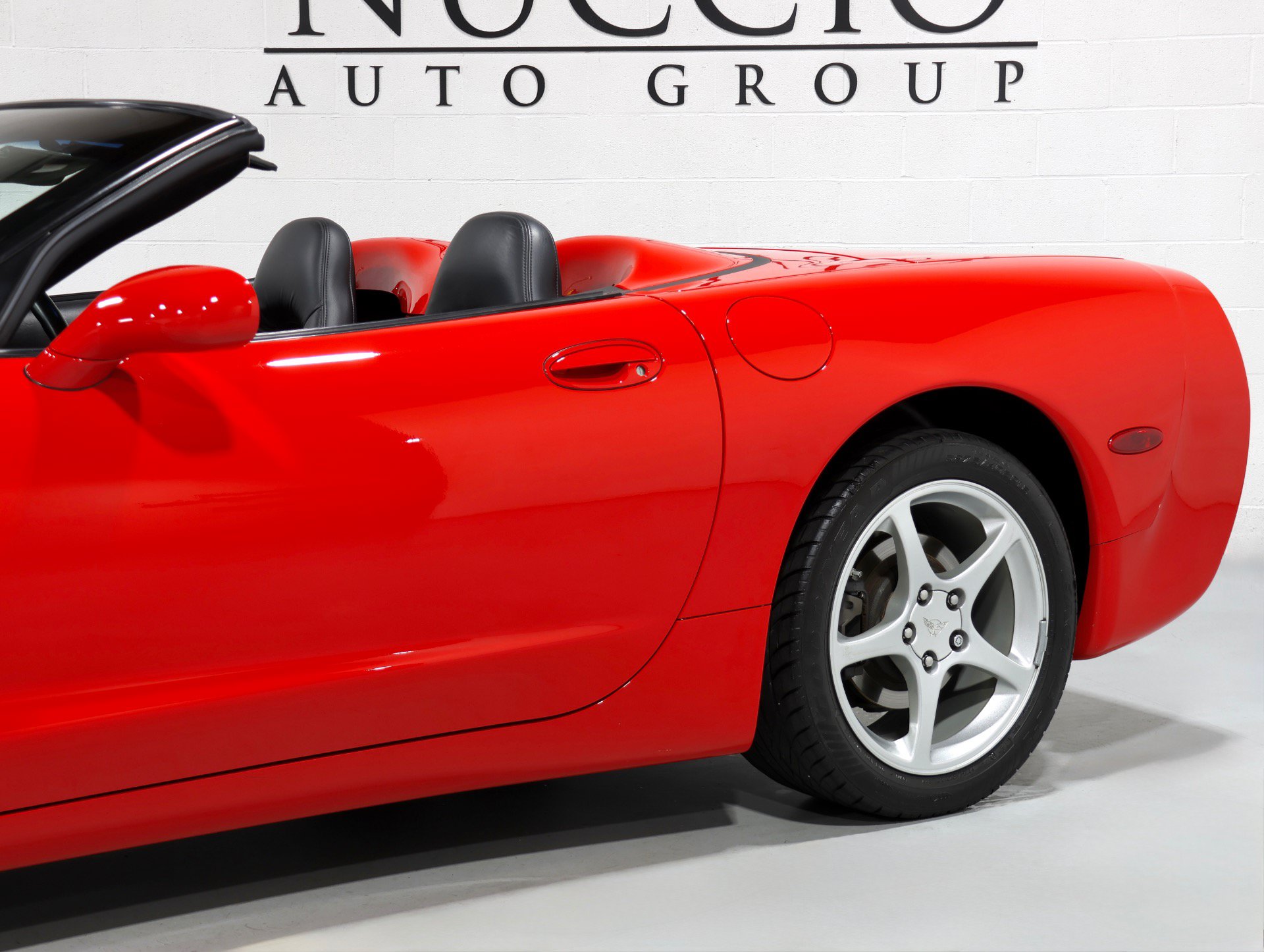 Used 2004 Chevrolet Corvette Convertible w/ Preferred Equipment Group RWD image 40