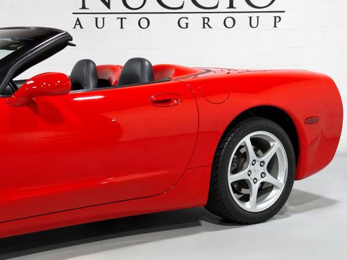 Used 2004 Chevrolet Corvette Convertible w/ Preferred Equipment Group RWD image 40