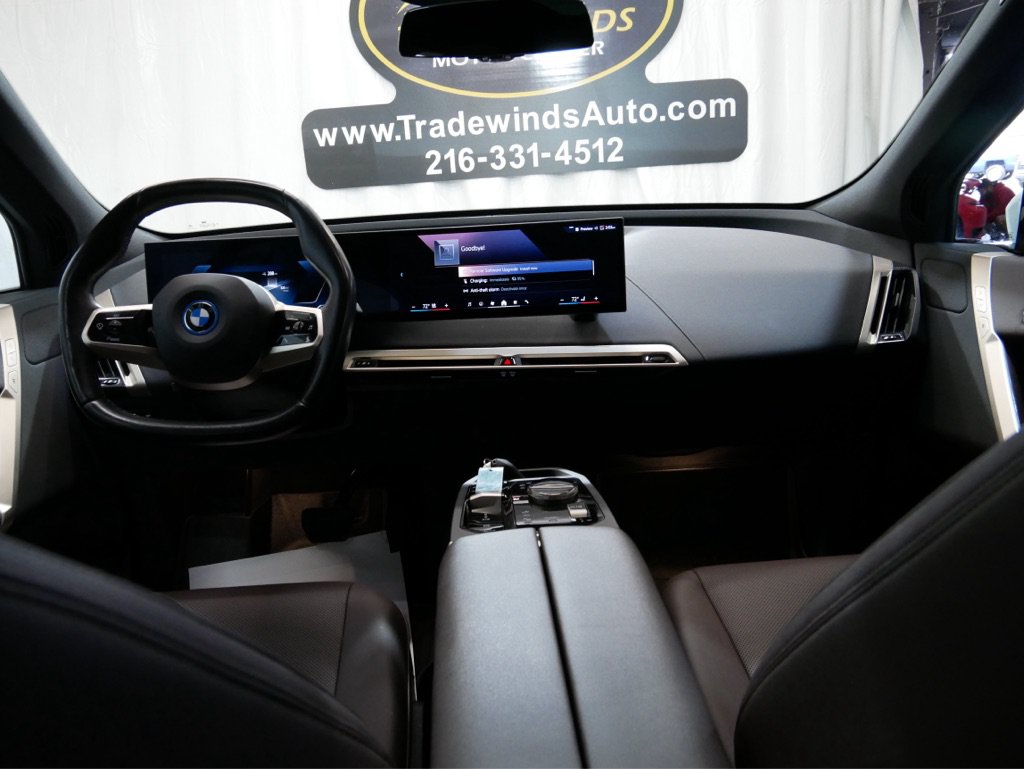 Used 2024 BMW iX xDrive50 AWD/4WD image 30