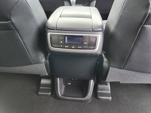 Used 2017 Toyota Highlander Limited image 23