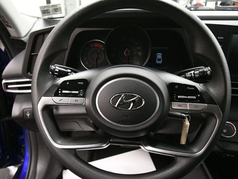 Used 2021 Hyundai Elantra SE image 13