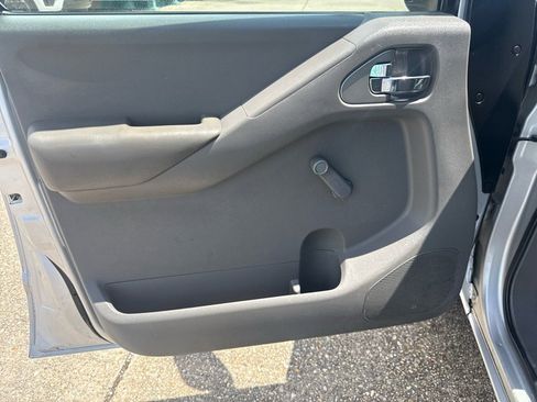 Used 2006 Nissan Frontier XE w/ (G01) XE Preferred Pkg image 10