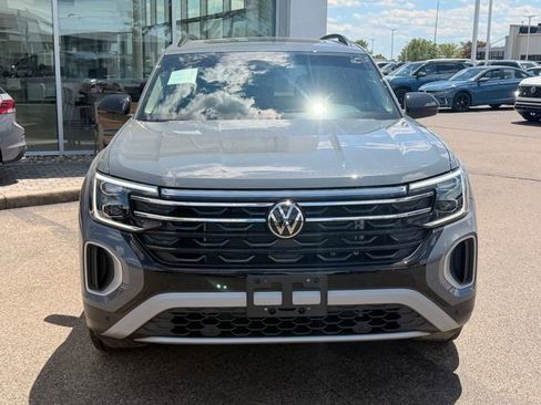 Certified 2025 Volkswagen Atlas Peak Edition SE AWD/4WD image 9