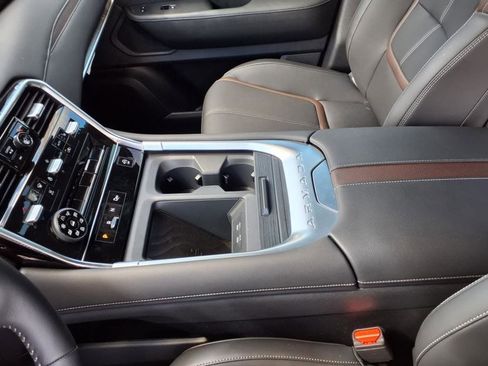 New 2025 Nissan Armada SL w/ Captain's Chari Seat Package image 12