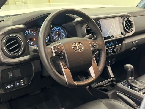 Used 2022 Toyota Tacoma TRD Off-Road w/ TRD Premium Off Road Package AWD/4WD image 15