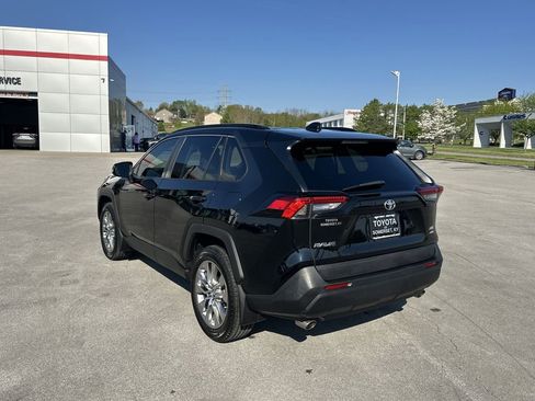 Certified 2020 Toyota RAV4 XLE Premium AWD/4WD image 7