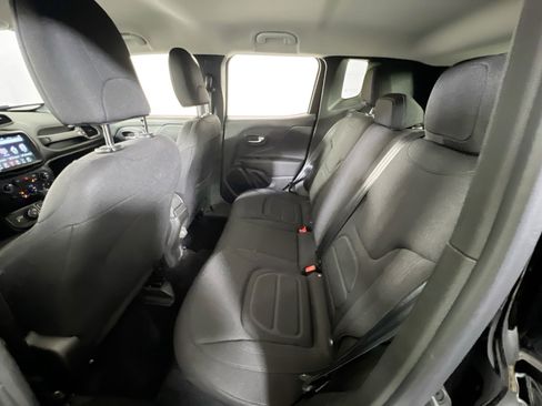 Used 2022 Jeep Renegade Latitude image 23