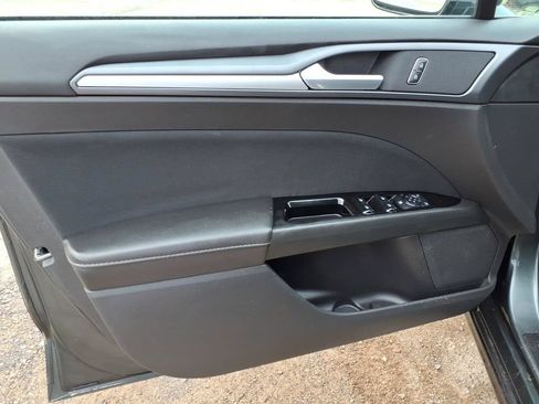 Used 2015 Ford Fusion SE FWD image 13