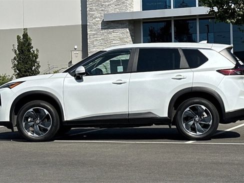 Used 2024 Nissan Rogue SV image 7