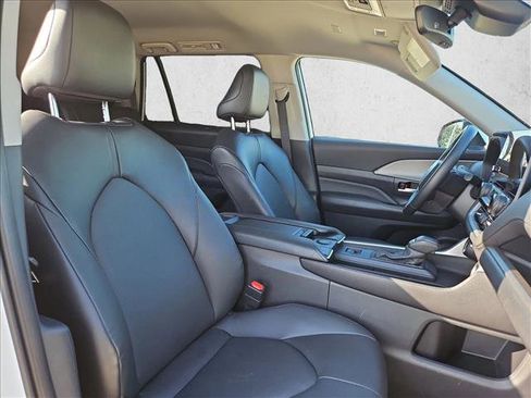 Used 2025 Toyota Grand Highlander FWD image 21