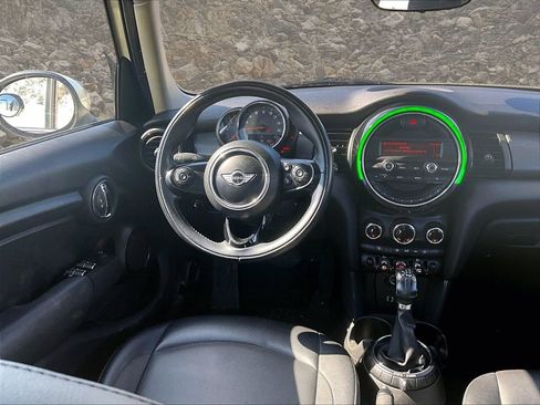 Used 2016 MINI Cooper 4-Door Hardtop image 5