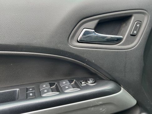 Used 2022 Chevrolet Colorado LT w/ LT Convenience Package image 12