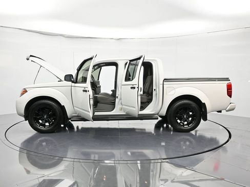 Used 2021 Nissan Frontier SV w/ Midnight Edition Floor Mats image 51