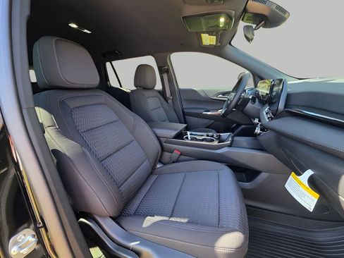 New 2026 Chevrolet Equinox LT w/ LPO, Floor Liner Package FWD image 10