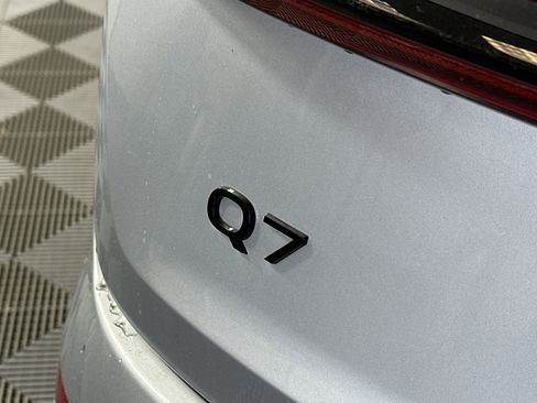 Certified 2025 Audi Q7 2.0T Premium Plus image 18