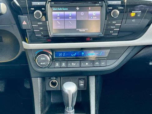 Used 2015 Toyota Corolla LE image 20