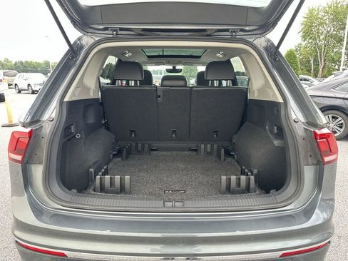 Used 2021 Volkswagen Tiguan SE w/ Panoramic Sunroof Package image 29