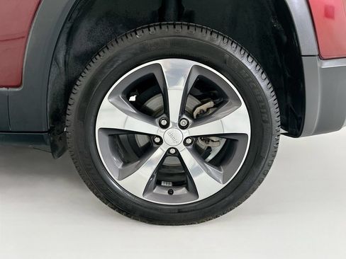 Used 2020 Jeep Cherokee Limited FWD image 29
