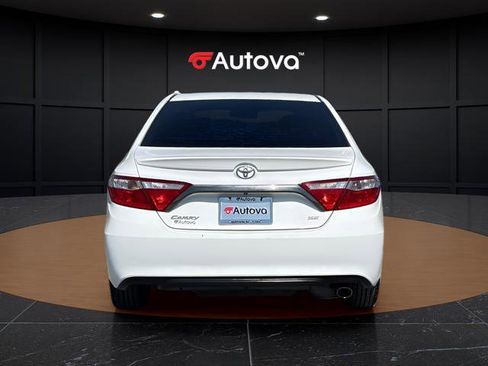 Used 2016 Toyota Camry SE image 4