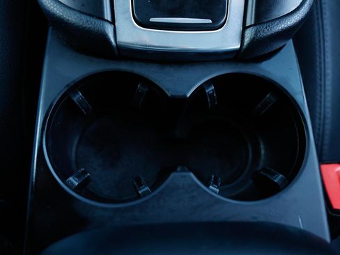 Used 2017 Porsche Macan AWD SPORT UTILITY 4DR WAGON image 31