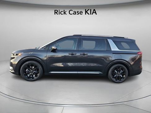 Used 2024 Kia Carnival SX image 3