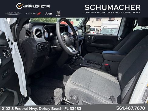 Used 2024 Jeep Wrangler Unlimited Sahara w/ Technology Group AWD/4WD image 12