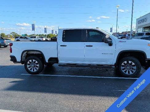 Used 2024 Chevrolet Silverado 2500 Custom w/ Custom Value Package AWD/4WD image 4