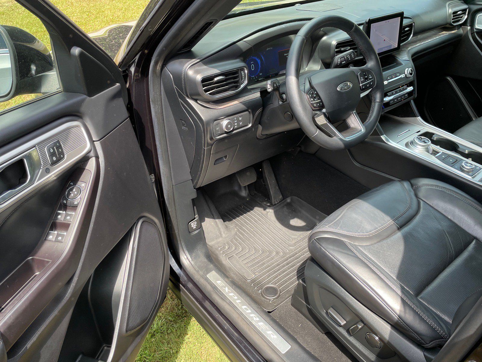 Used 2020 Ford Explorer Platinum AWD/4WD image 8