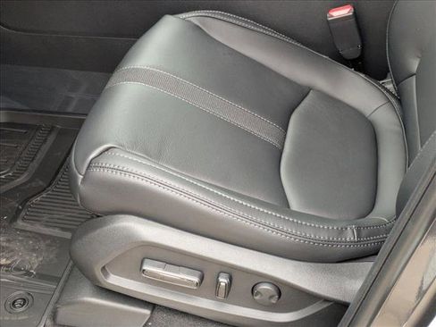 New 2025 Honda Pilot Touring image 4