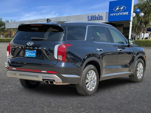 Used 2024 Hyundai Palisade SEL FWD image 3