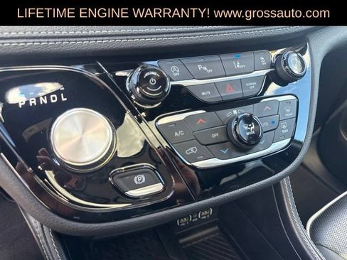 Used 2025 Chrysler Pacifica Limited FWD image 23