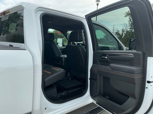 Used 2025 GMC Sierra 3500 AT4 w/ AT4 Premium Plus Package AWD/4WD image 21