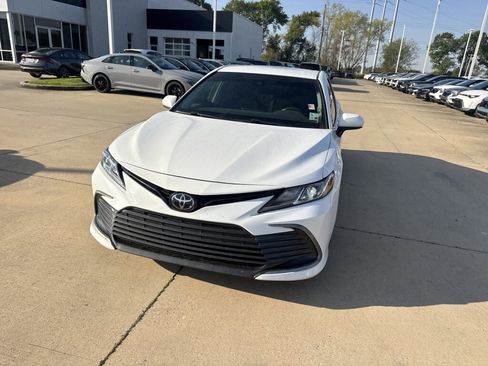 Used 2023 Toyota Camry LE image 5