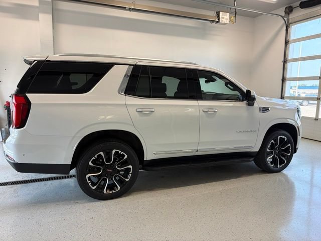 Used 2025 GMC Yukon Elevation w/ LPO, Elevation Black Package AWD/4WD image 9