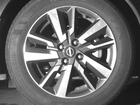 Used 2025 Nissan Versa SV image 13