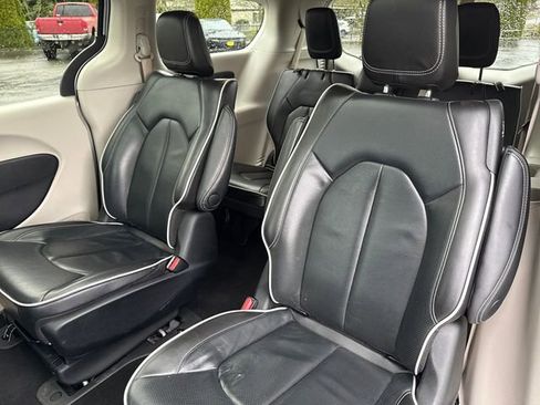 Used 2023 Chrysler Pacifica Limited image 23