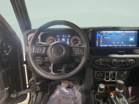 Used 2025 Jeep Wrangler Unlimited Sport AWD/4WD image 17